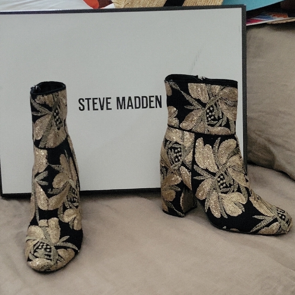 Steve Madden Goldie Black Metallic GOLD Ankle Boots